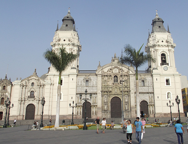 Catedral Basílica, referência na Plaza Mayor (Fotos Panorama do Turismo)