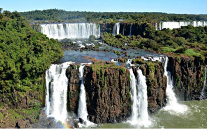 Corte de Momo, CHA Hotéis e Foz do Iguaçu